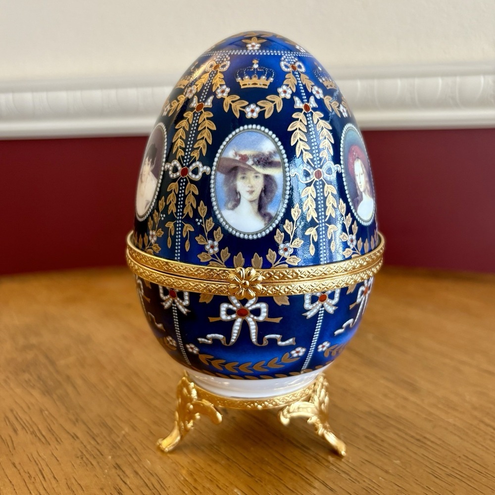 Faux LIMOGES China Egg Shaped Footed Hinged Trinket Box Cobalt &‎ Gold Portraits